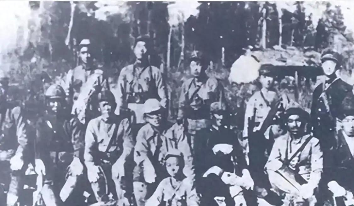 37岁地主黄有被日军俘获，行刑前忽然称愿领日本士兵去寻找抗联的秘密营地！
193