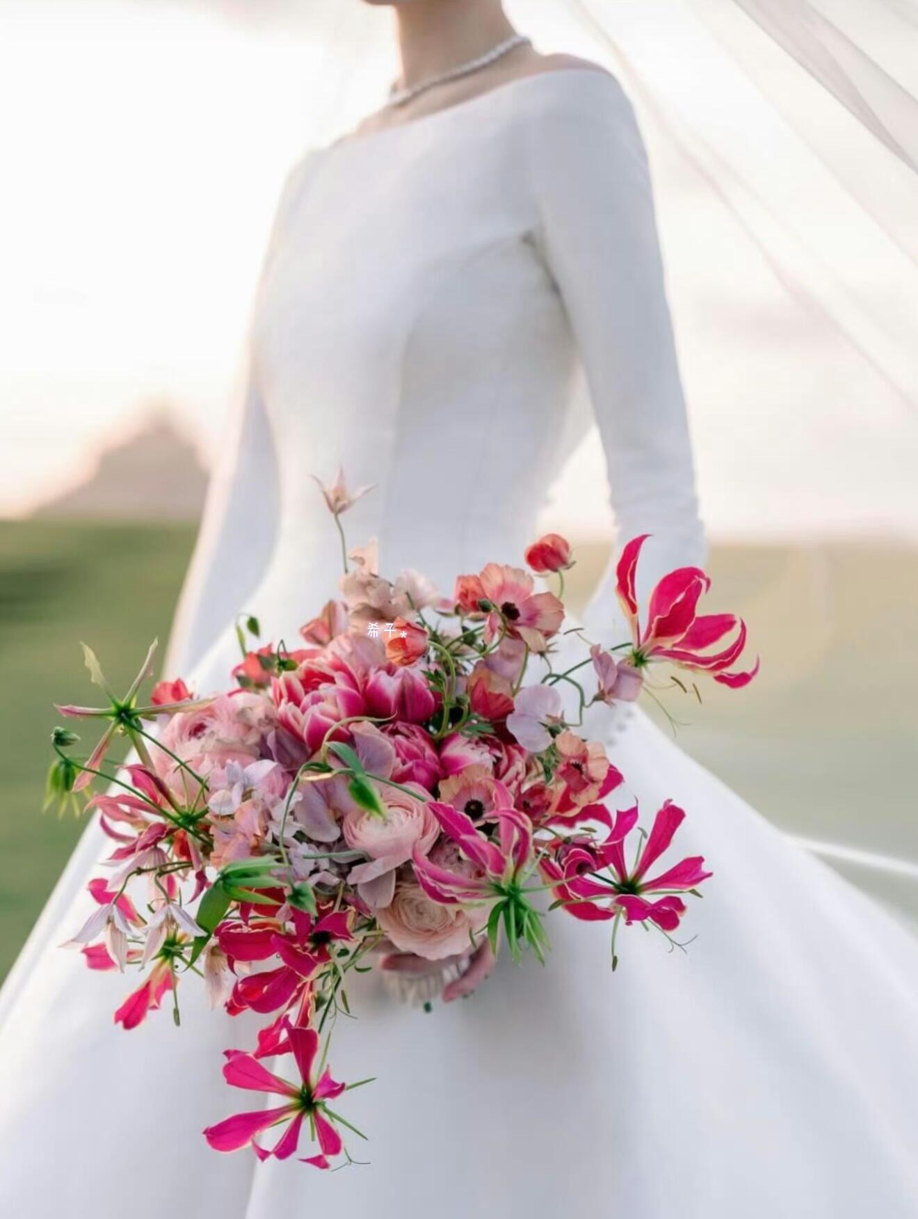 奚梦瑶婚礼香槟塔里装的是提拉米苏奚梦瑶婚礼细节：香槟塔变身提拉米苏 真的被奚梦瑶