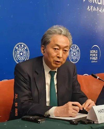 日本前首相鸠山由纪夫向中方喊话了！9 月 15 日，北京香山论坛的访谈现场，一位
