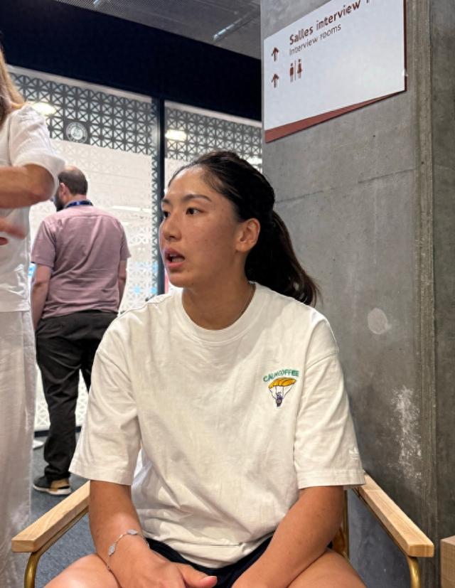输球可以，但被这样“搞”心态，谁忍得了？

王欣瑜法网出局后拒绝握手，真相远比镜