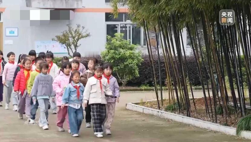 “冰雪假期”来了，家长却哭了：发达国家为何没这矛盾？
新疆、吉林等地为义务教育学