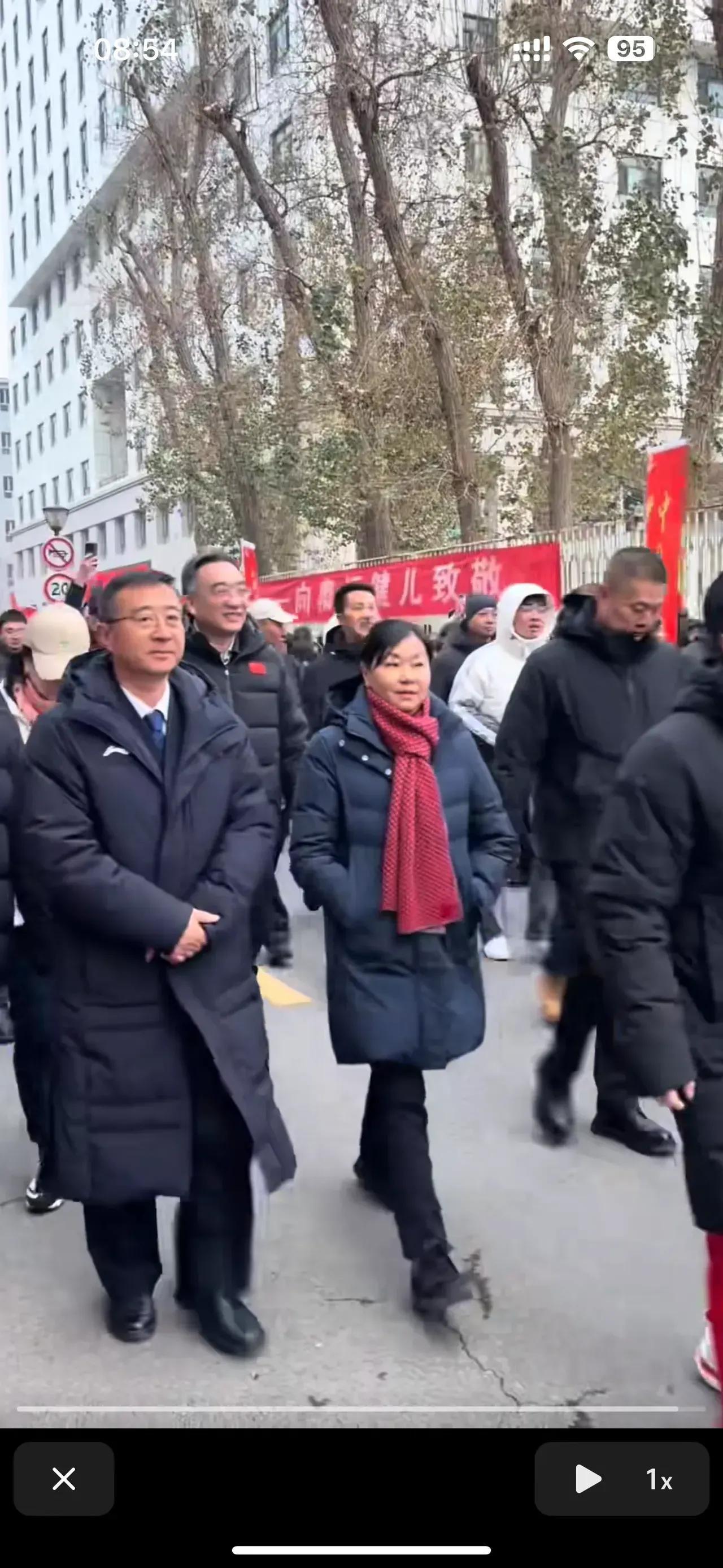 看看周继红现在的状态多好，那些整天说造谣污蔑诋毁谩骂她的恶毒小人，社会渣子依然还