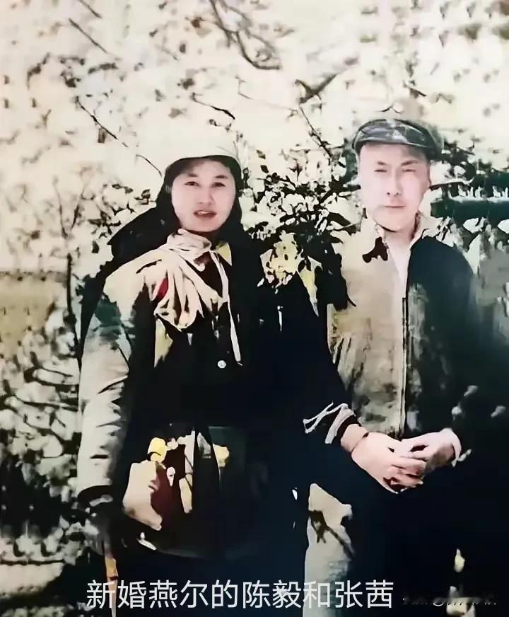 1940年，18岁的张春兰和39岁的
陈毅在艰苦的战地茅山结为夫妻。嫁给陈老总后