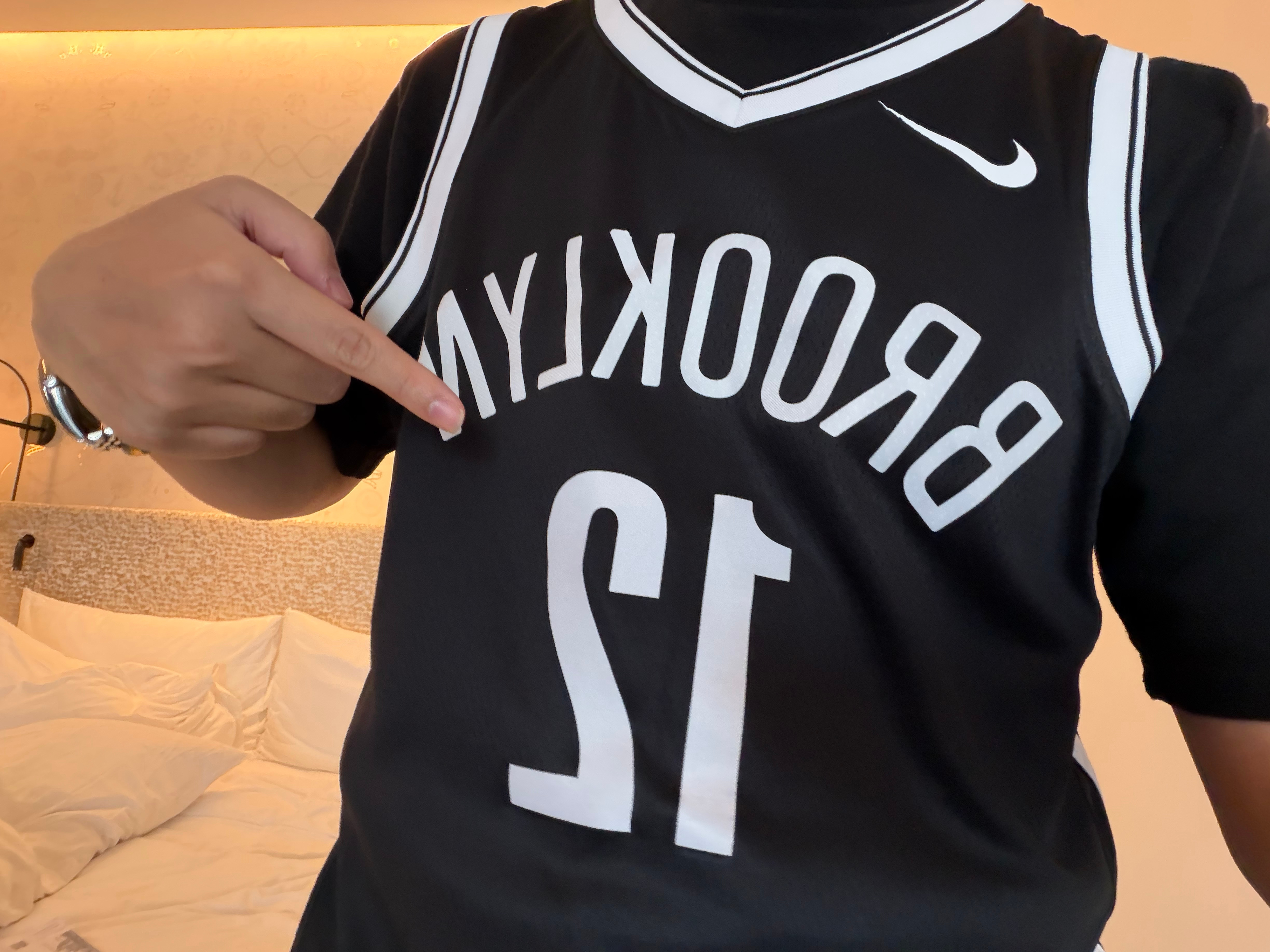 出发去看自己人！先去逛逛NBA和球星卡大集，穿着小曾球衣能不能上大屏幕[哈欠] 
