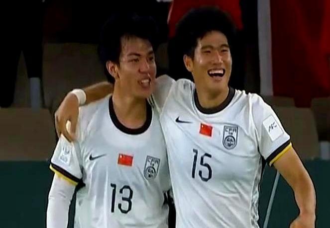 凌晨三点，中国U23把越南踢成0:3，五场零丢球杀进决赛！
 
安东尼奥一口气换