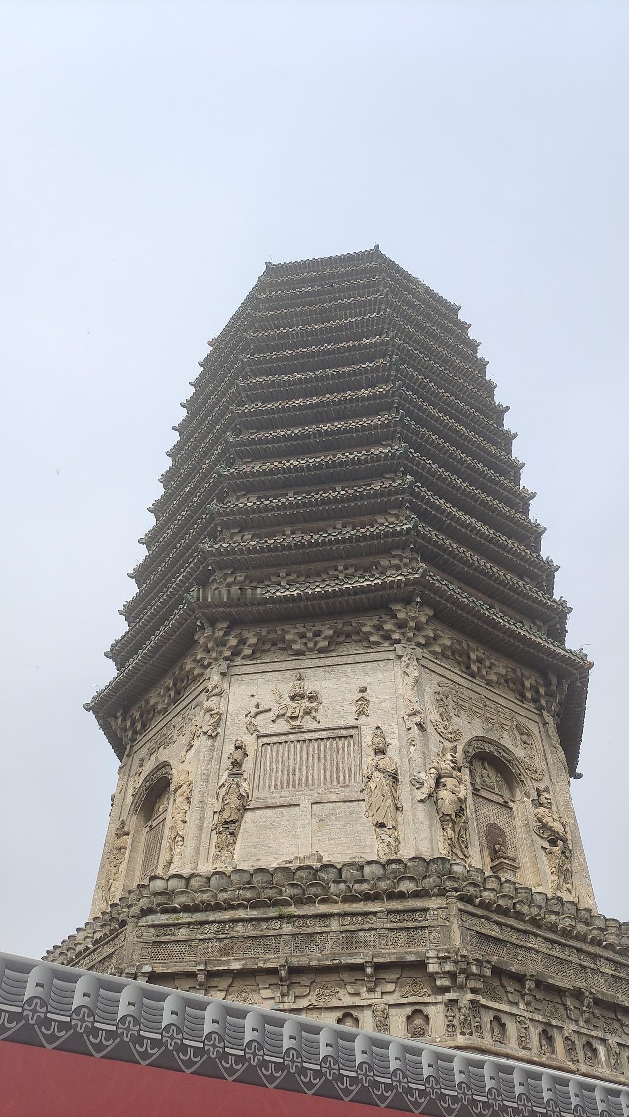 北京城里的辽代古塔，千年静静伫立，很少有人知道它。
 
走在广安门附近，偶然遇见