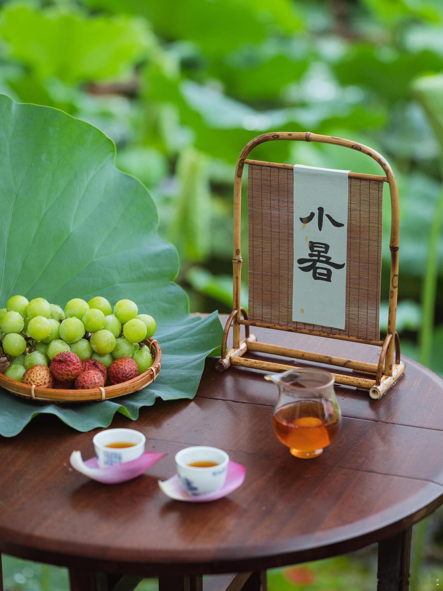 小暑大暑 上蒸下煮7月7日迎来小暑 倏忽温风至，因循小暑来。风动莲生香，心静自然