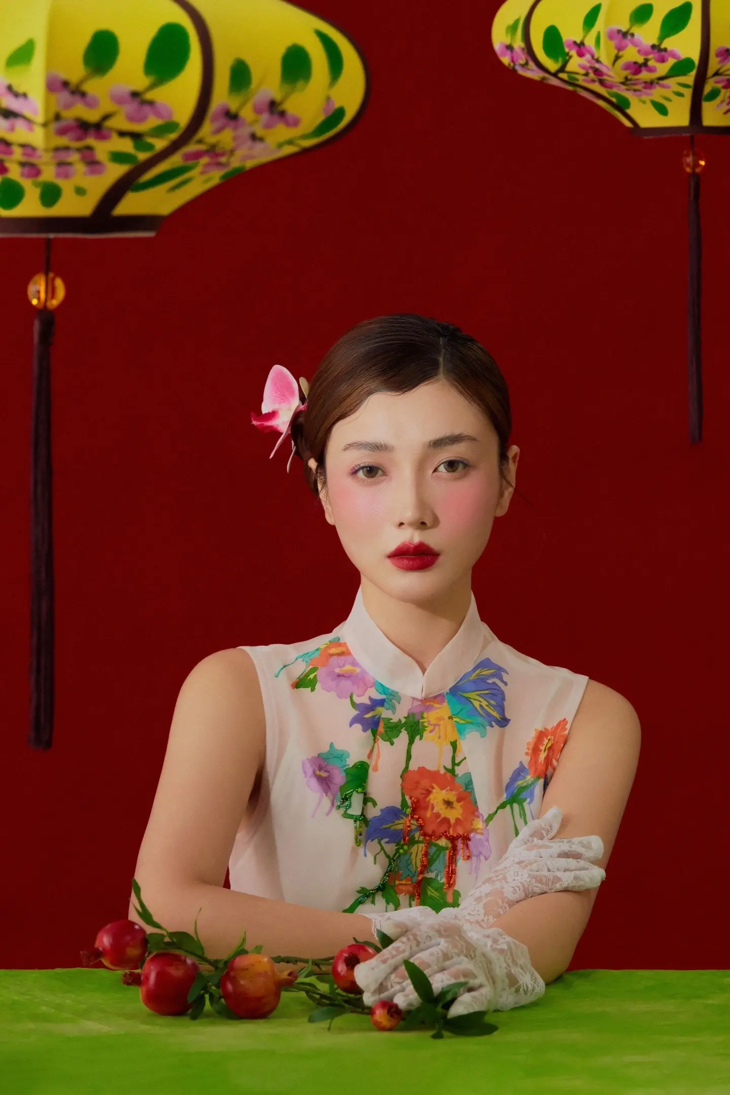吉祥喜庆的东方少女是经典浓郁的中国风。