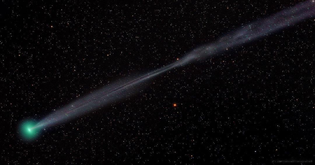 #每天一天文图# 彗星爱喜E4的分裂离子尾 ​​​