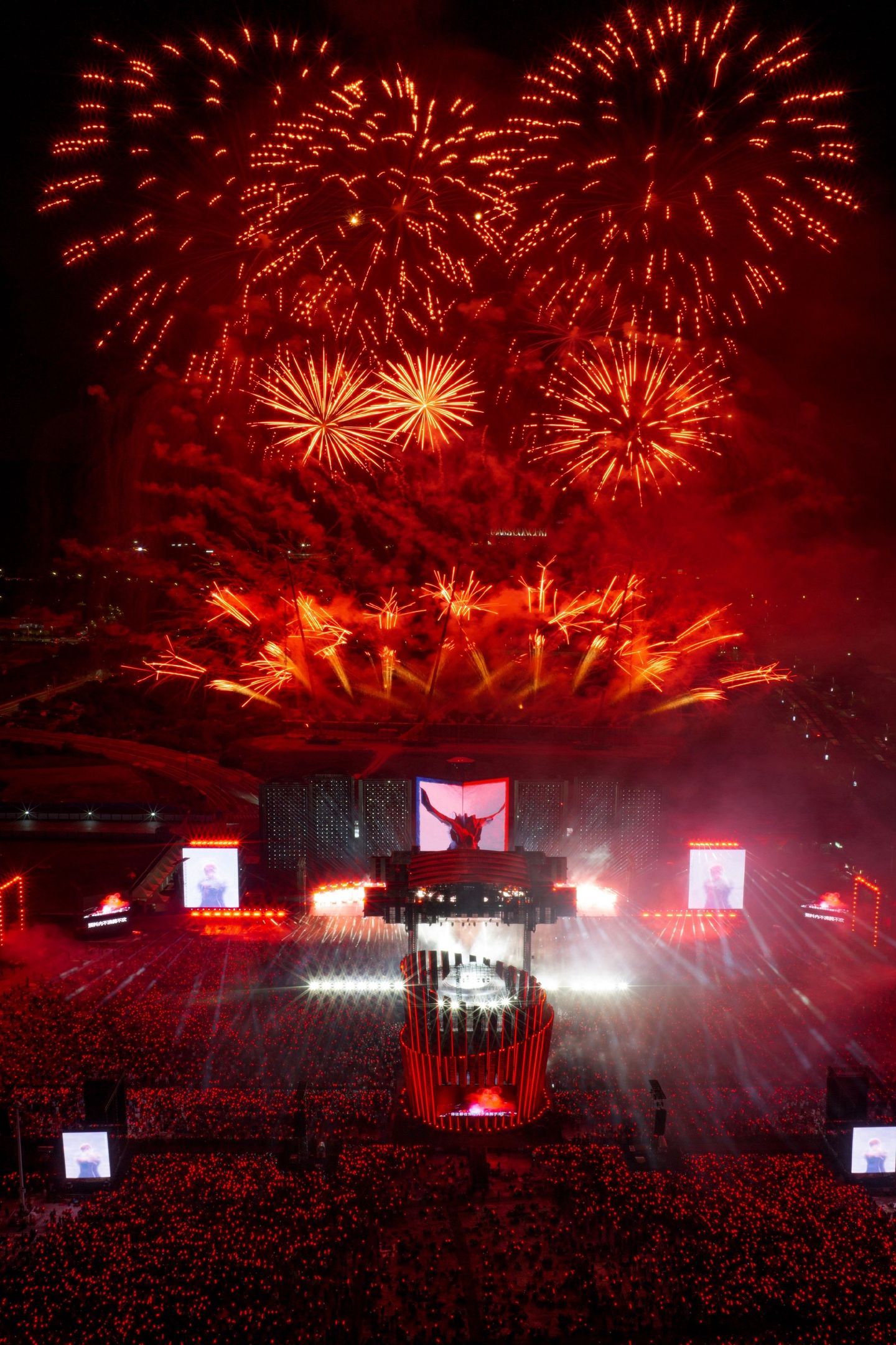 华晨宇52天内南京连唱13场华晨宇乐园演唱会开创单城驻场模式   华晨宇乐园演唱