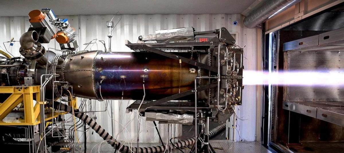 最近我国歼-35五代机飞行表演惊艳全场，有人就喊出了我国第六代战机歼-40已现身