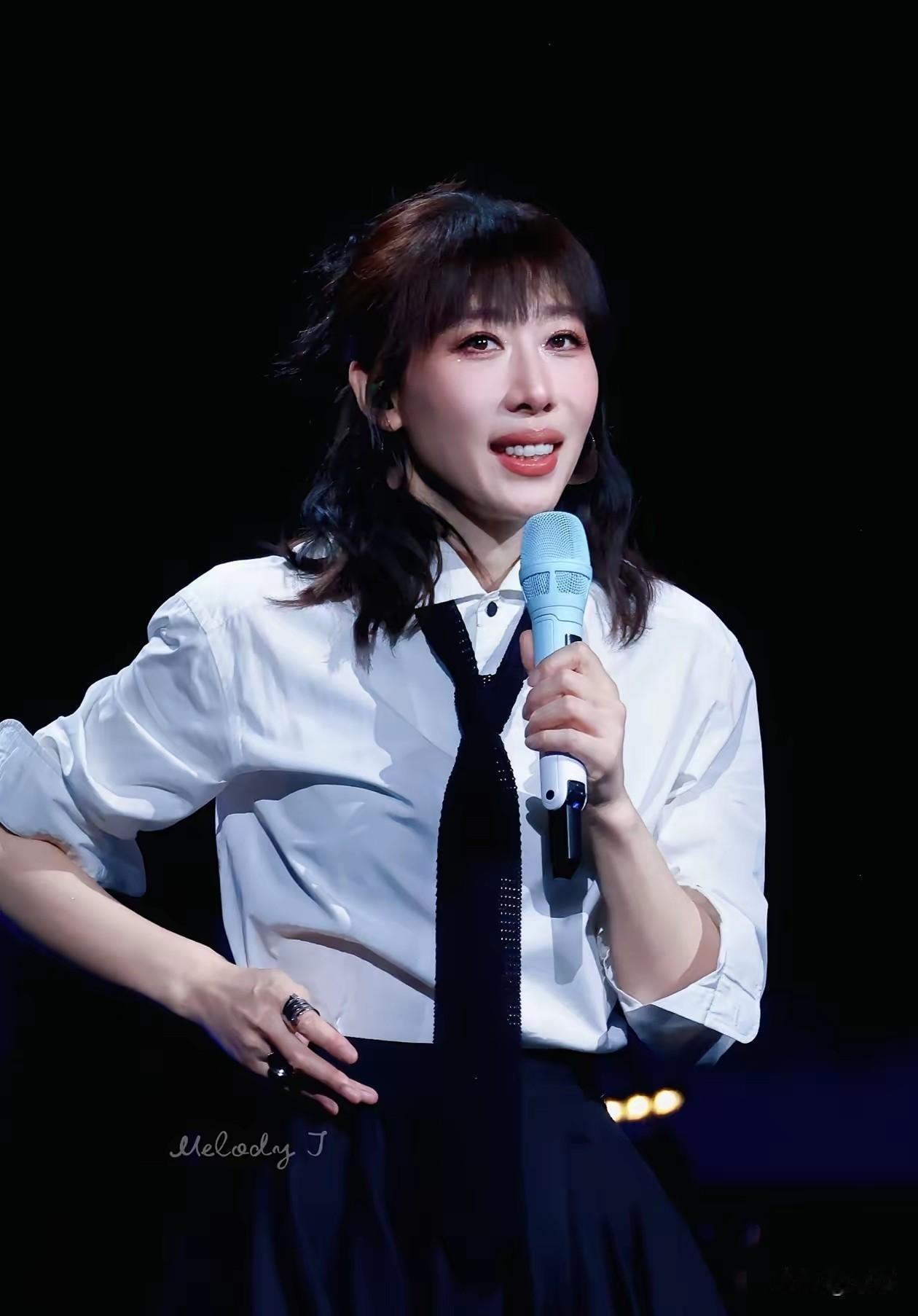 38岁的任素汐，藏着内娱最被低估的全能实力
 
发现一件特别让人感慨的事。
 