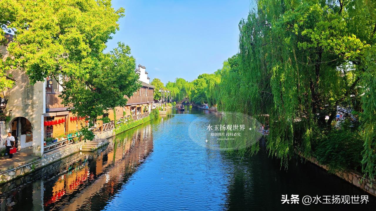 很多人来南浔，直奔小莲庄、张石铭旧宅。可逛完一圈才明白，古镇真正的灵魂，藏在百间