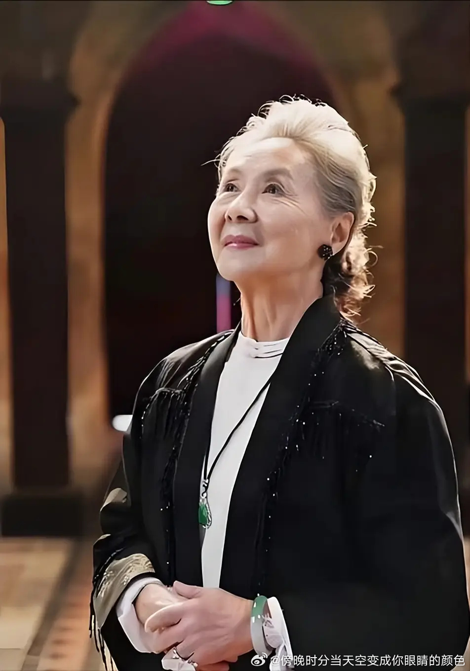 养儿未必就防老，87岁吴彦姝独居北京，唯一女儿却定居国外18年 