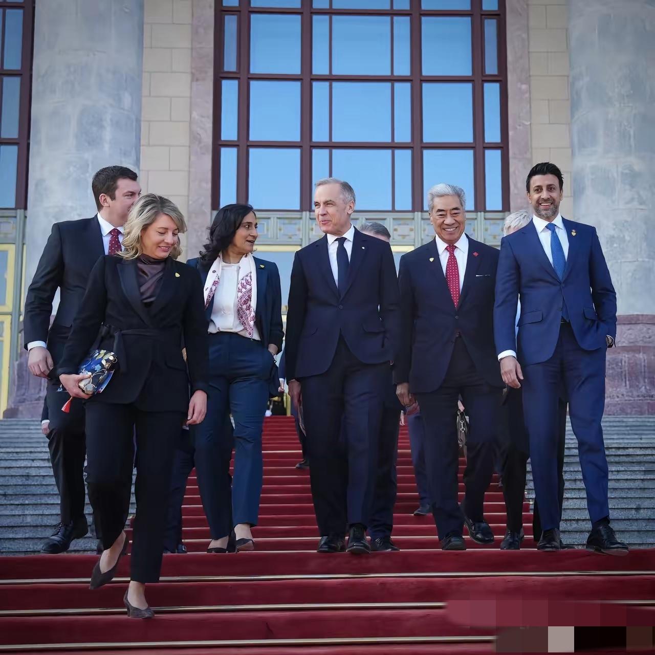 加拿大总理卡尼昨天（5日）宣布两件大事，都和中国有关。卡尼说，“在近期贸易紧张之