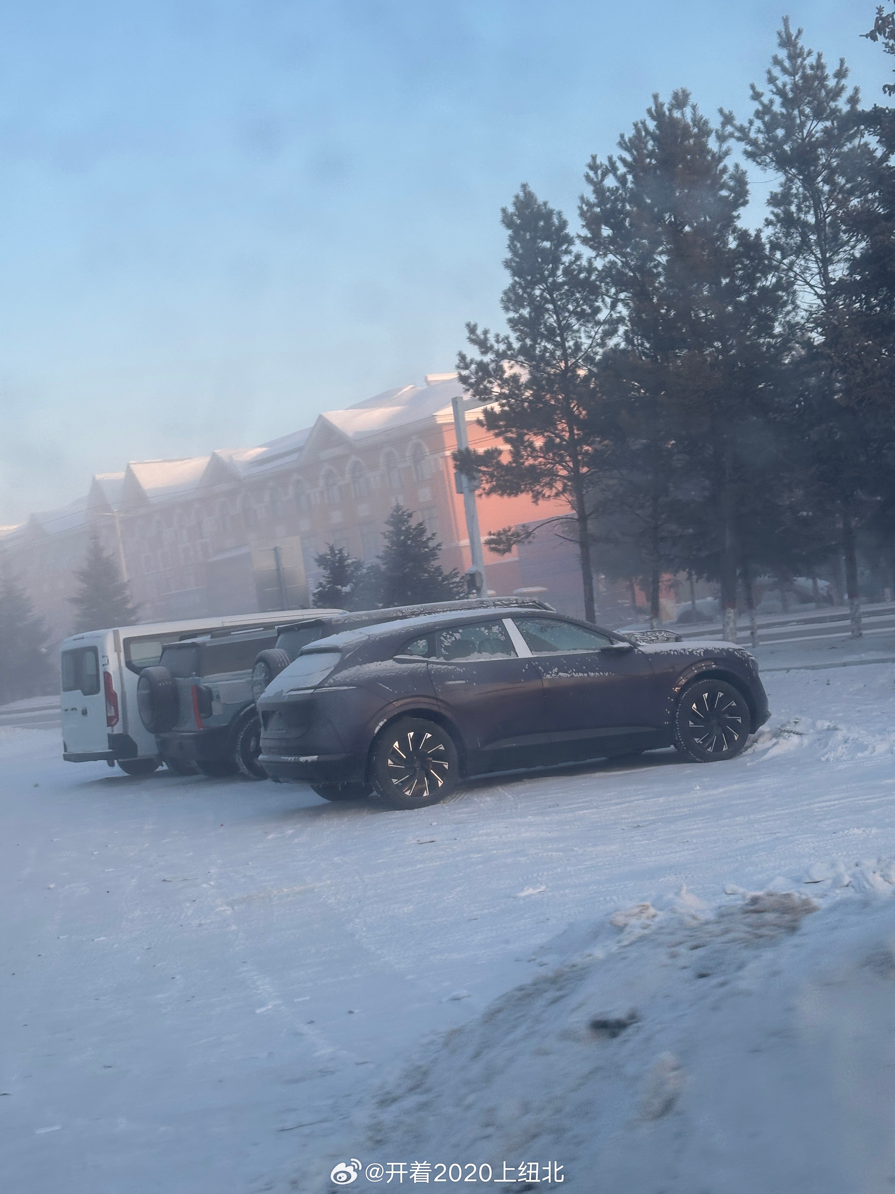 这里是全中国最不适合电动车的地方，却跑着全中国最多的新电动车漠河街上的试验车可视