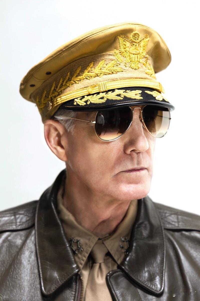 一向非常厌恶由我国作家撰写的外国名人的传记，这些作家笔下书中，都是贴金甚至带有点