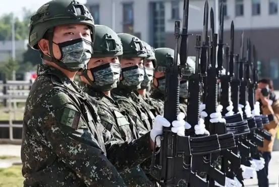 关于台湾军人面临的问题，这确实是一个台湾所有官兵都将面对的现实大问题：一旦收复台