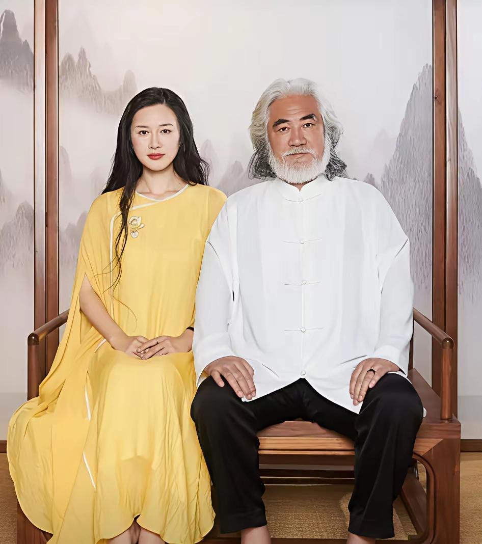 嫁个有钱老头就是"活明白"？这话说得太轻巧了。

最近杜星霖女士的事儿又被翻出来