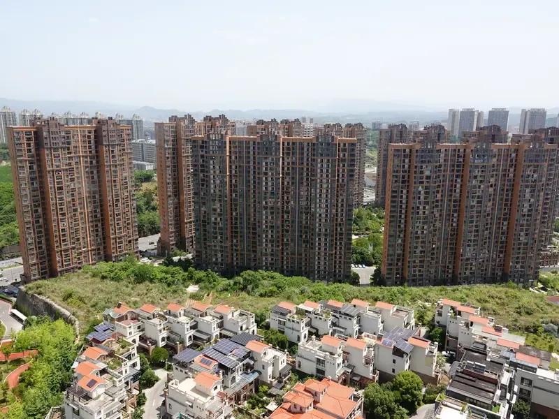 这个话题如同我常思考的严肃话题：今晚彩票中奖了600万，我怎么花。

有房的人，