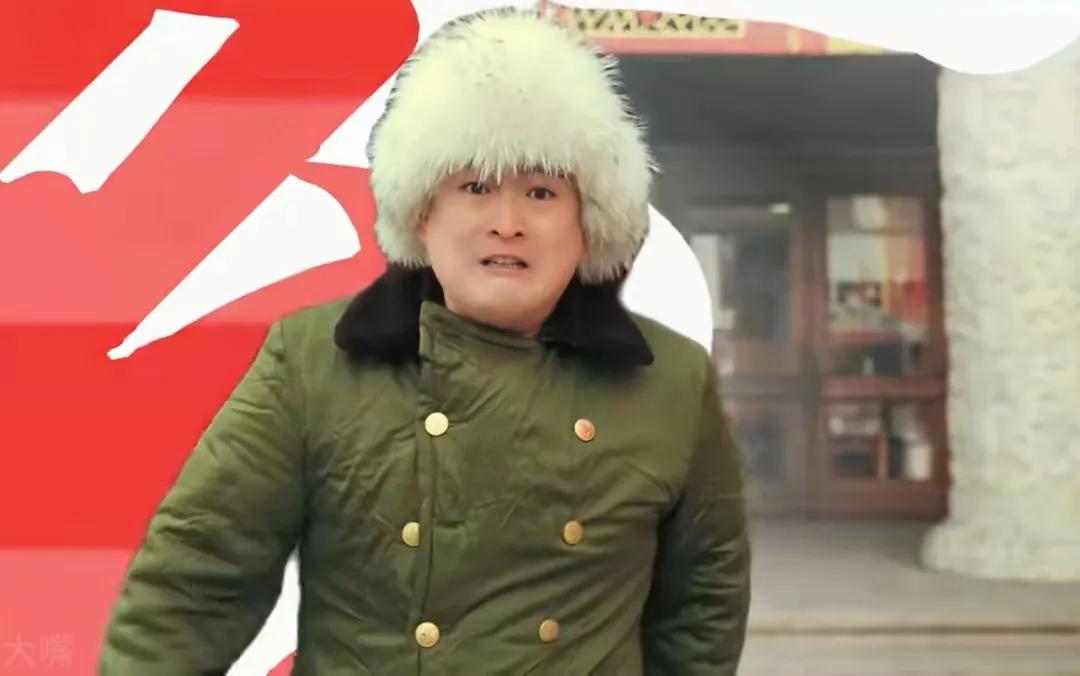 赵本山终于后继有人了！他的儿子赵大牛简直不得了！最近，有网友拍到赵大牛跟着父亲赵