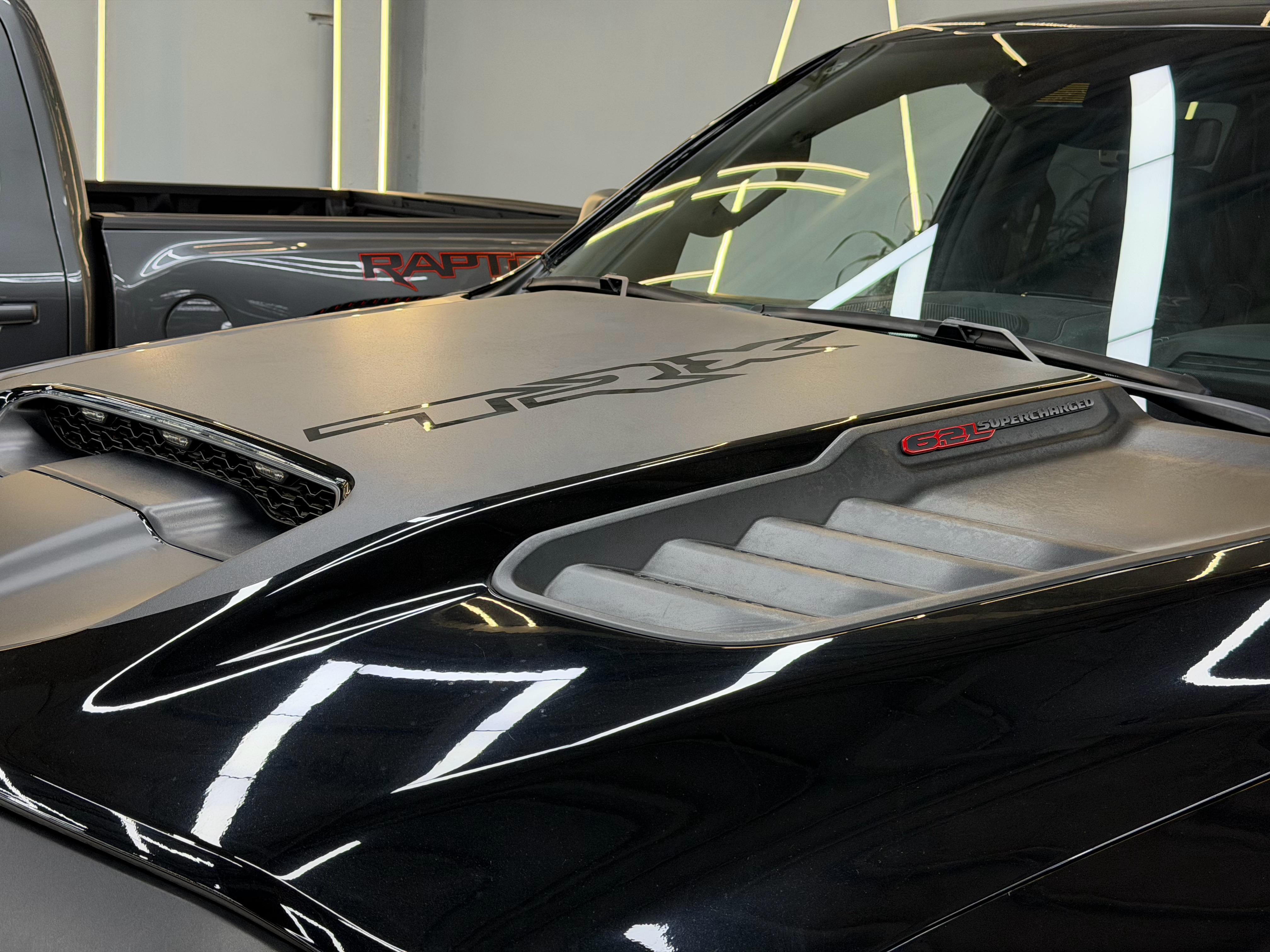 天津港仅剩最后3台道奇公羊霸王龙从2022年到2026年经历霸王龙TRX停产6.