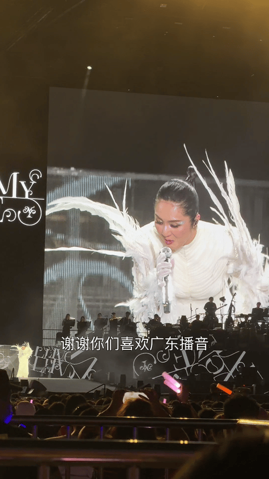 杨千嬅谢谢大家喜欢香港电影杨千嬅感谢大家通过香港电影认识她光影记录青春，歌声陪伴
