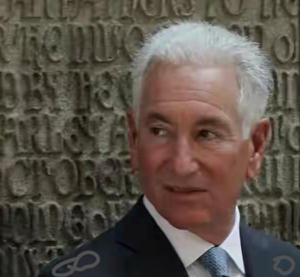 法国这次是真急眼了
直接对特朗普亲家，美国大使下“封杀令”

不见面、不沟通、不