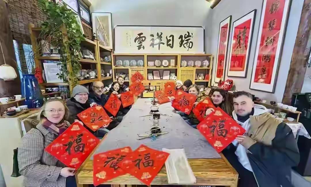 完整榜单
西方人为何爱上“中国式生活”

提起“中国式生活”，你脑海中会浮现怎样