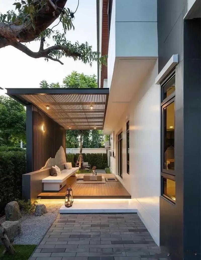 
昨天有一个大姐拿着一张网上找的效果图找老丁报价，她说这个效果图和她家大小差不多