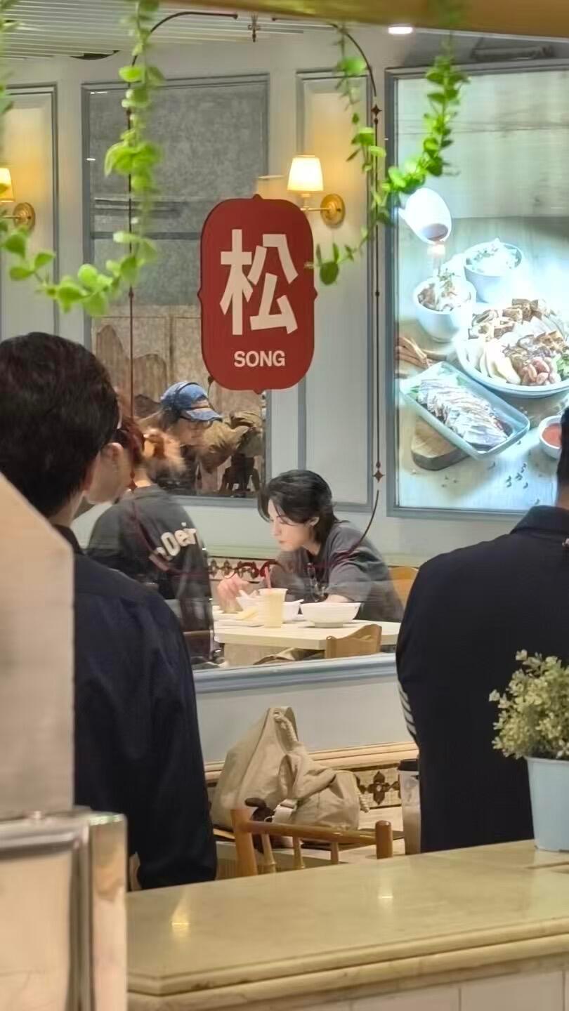 还吃肉骨茶了嘿嘿嘿（cr📕蒸汽辣椒王鹤棣 ​​​