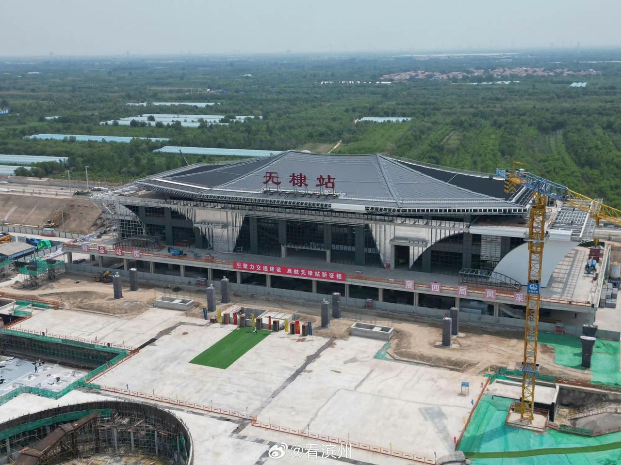 滨州无棣高铁站正式挂牌 即将迈入高铁新时代
 
近日，津潍高铁滨州无棣站完成站名
