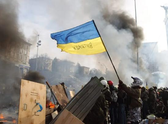 乌克兰都快被俄罗斯打亡国了，可为什么乌克兰到现在也不投降？说白了，不是乌克兰不想