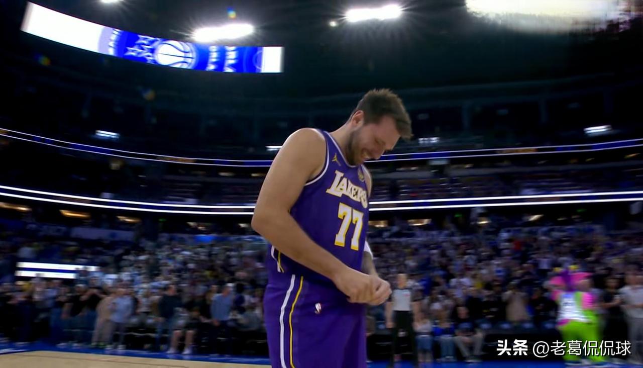 湖人当家球星东契奇真是一枝独秀！在今天湖人客场挑战魔术的比赛中，目前两队的上半场