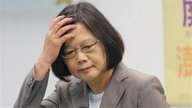 海峡对岸昨晚很不平静。台湾省当局蔡英文办公室卫兵举枪自杀。不眠之夜！

时间发生