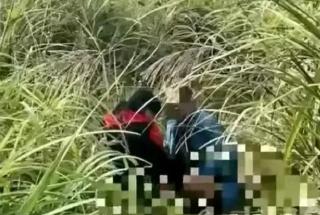 “男子给女网友500元，在野外发生3次关系，事后想想自己亏了”，他穿上衣服趁女子