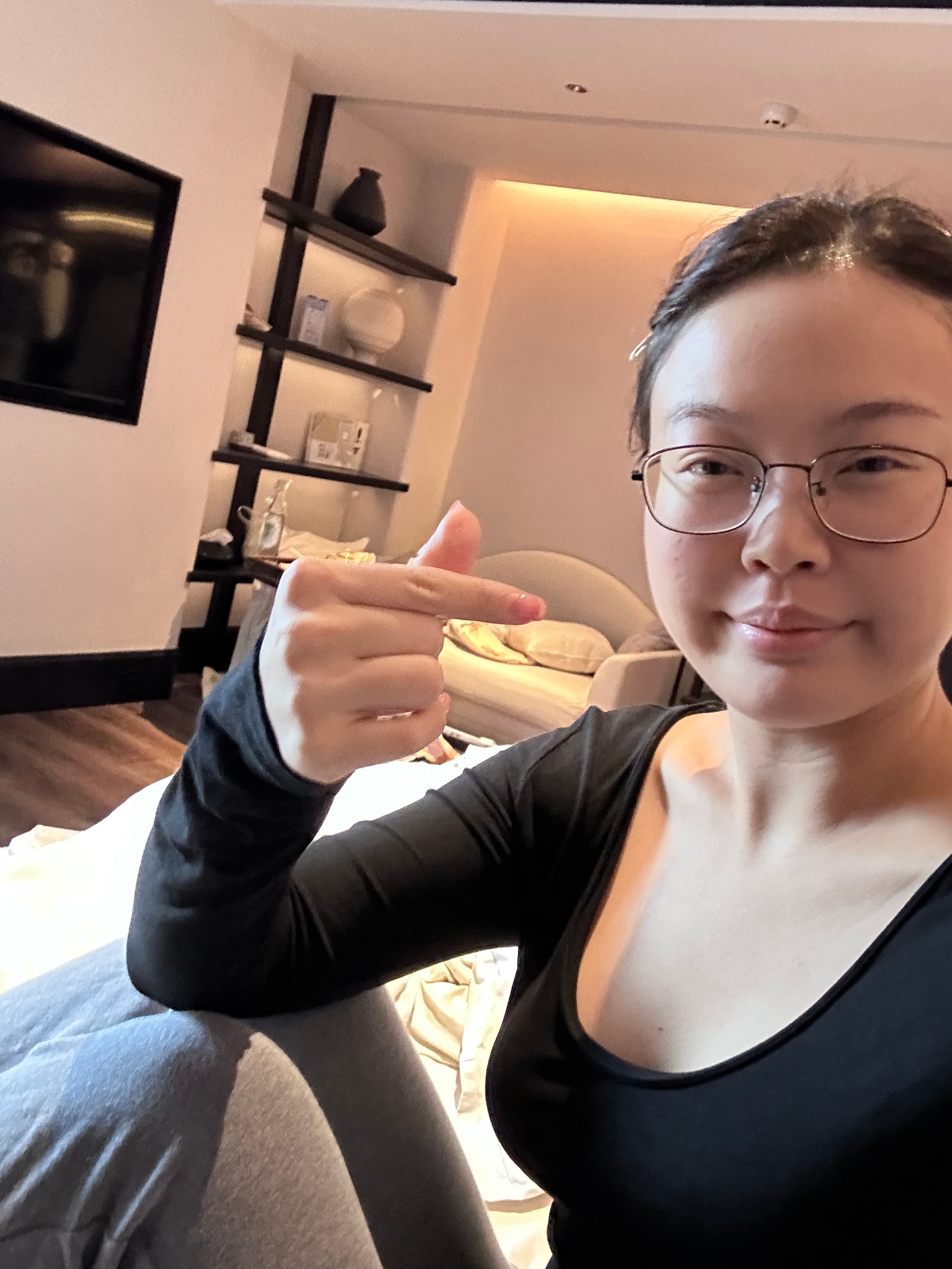 家人们。我的事你们都很清楚，哎呀我视频传远了很正常，我没有和异性关于性的黑料。根