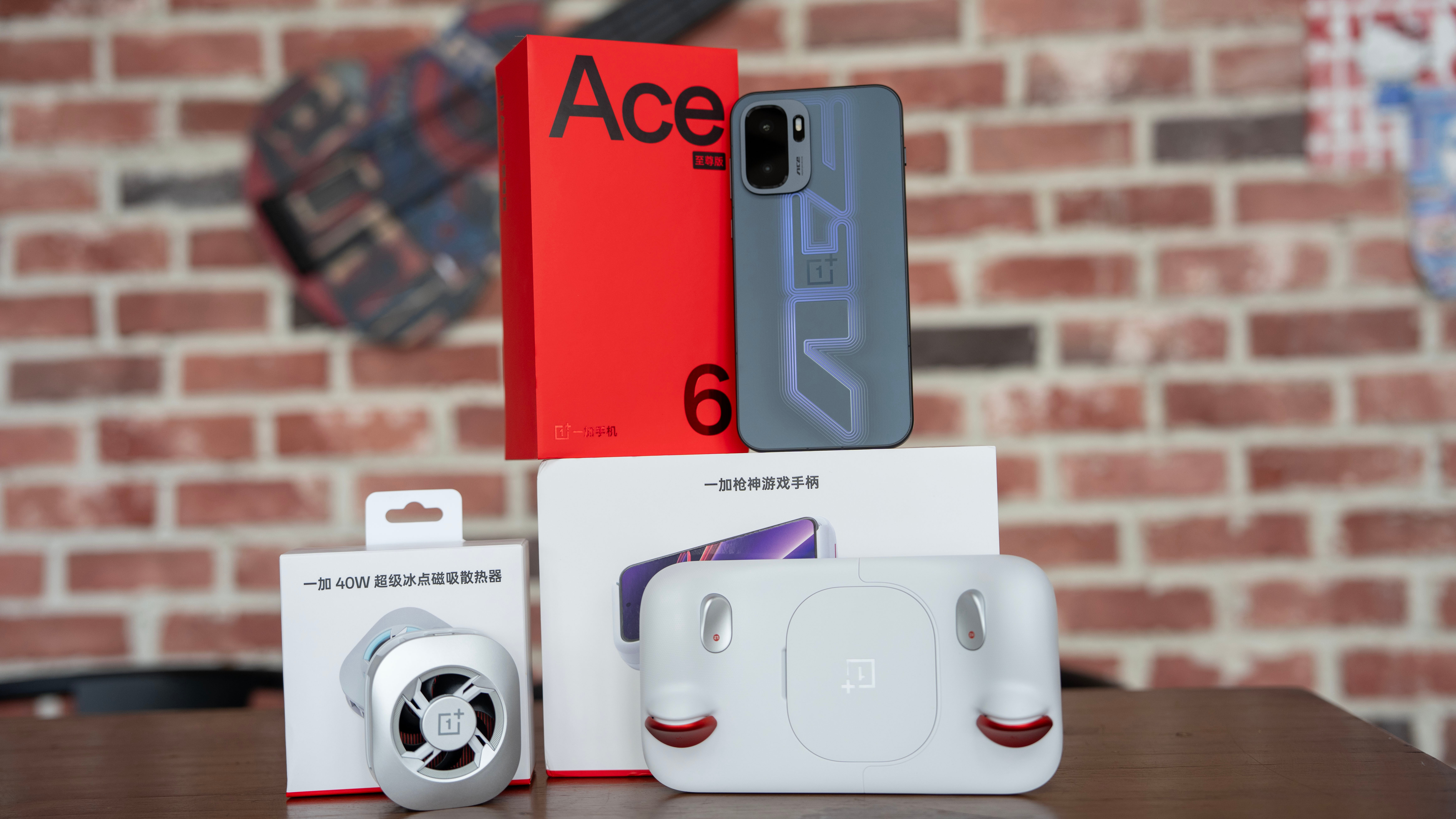 一加Ace6至尊版一加枪神游戏手柄全家桶细节图分享～手机+手柄+散热器，简直是绝