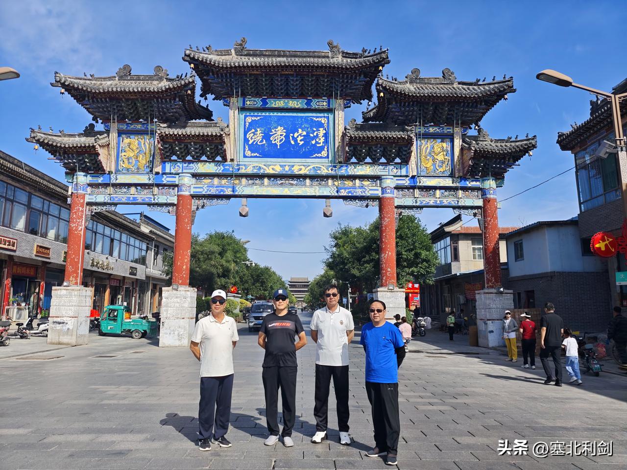 山西代州古城南门口牌楼上写着“滹沱带绕”四个大字（图1）。为什么写这四字？因为滹