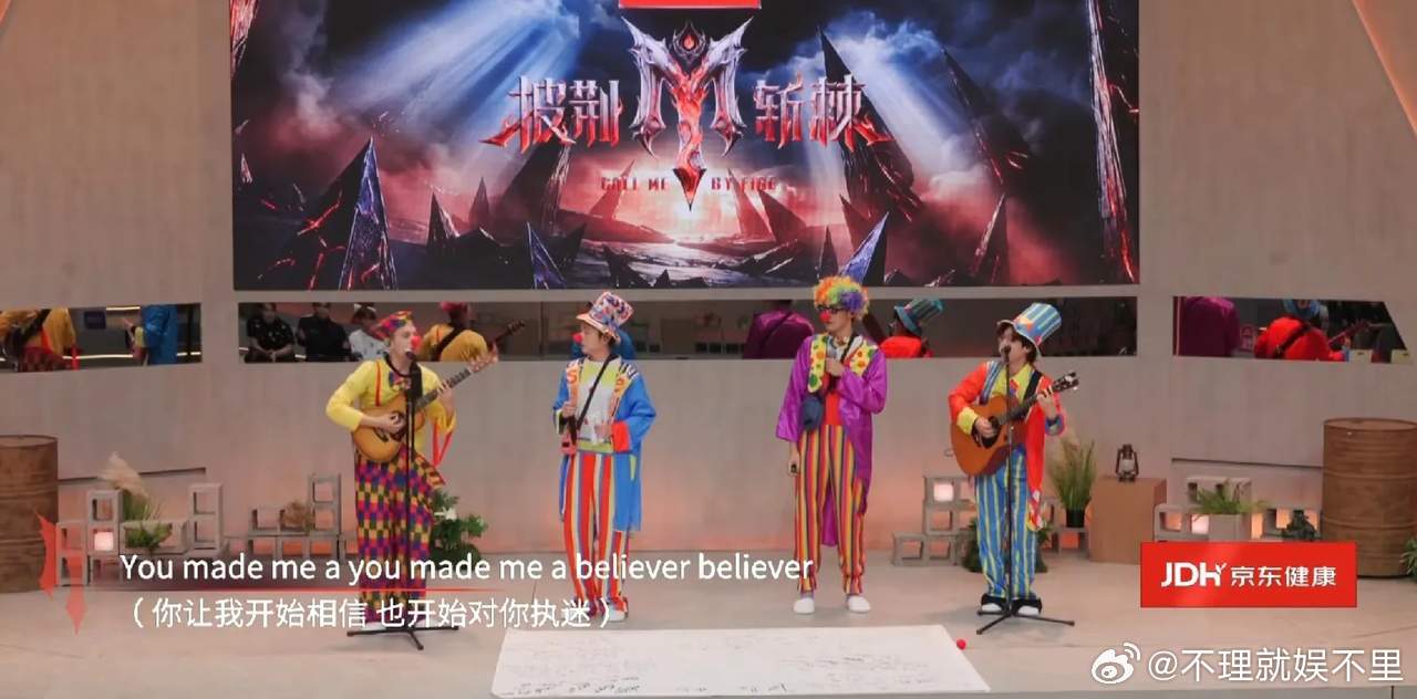 王传君又举手了，四公还要当队长。 弹幕直接炸了，别当了求求了。三公带成什么样心里