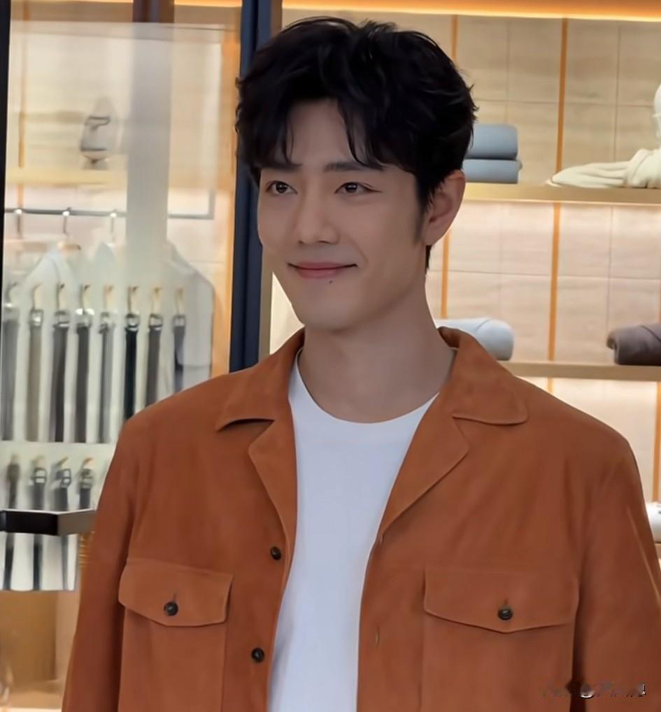 别人都在忙着撤下他的广告，东方卫视却把肖战请上了跨年舞台。
你记得2020年那