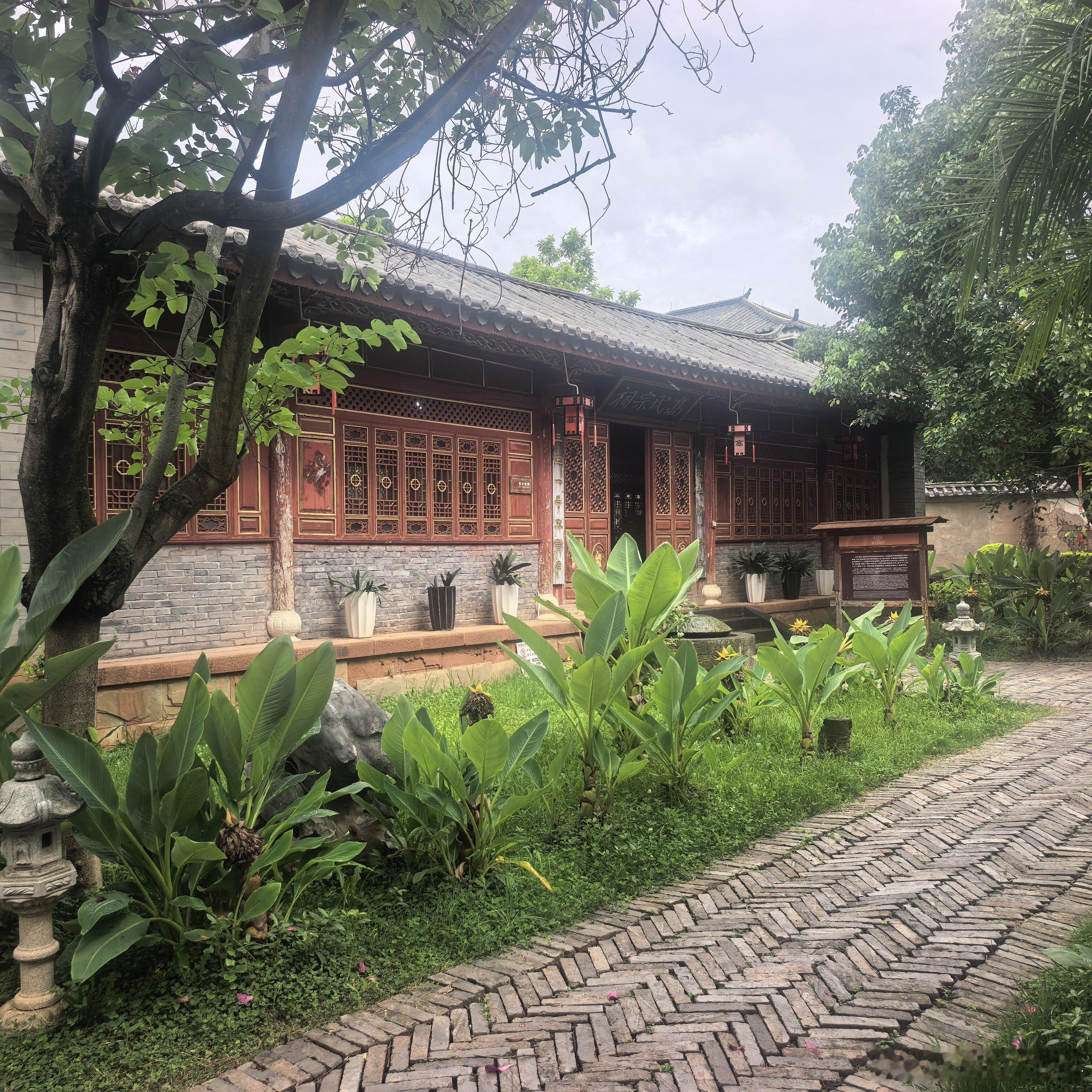 土司府真是大写得僭越啊！难怪徐霞客说土司府邸富丽如同王府。 