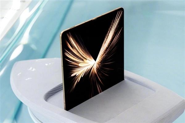 V6 
荣耀即将在MWC大会上发布新一代折叠屏旗舰Magic V6，堪称折叠屏续