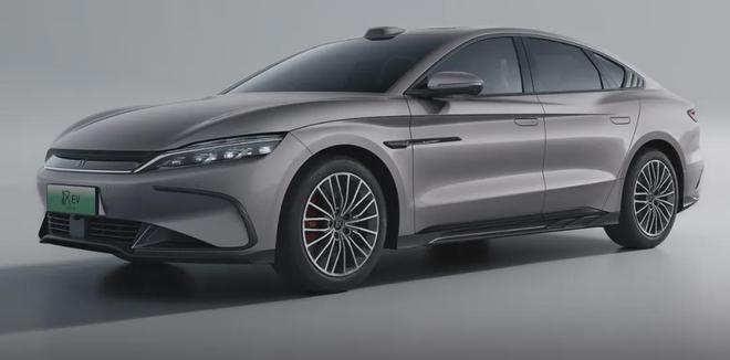 125km精英型，提车才3个月，首保未做，2025年2月就开始降价1万多，新款还