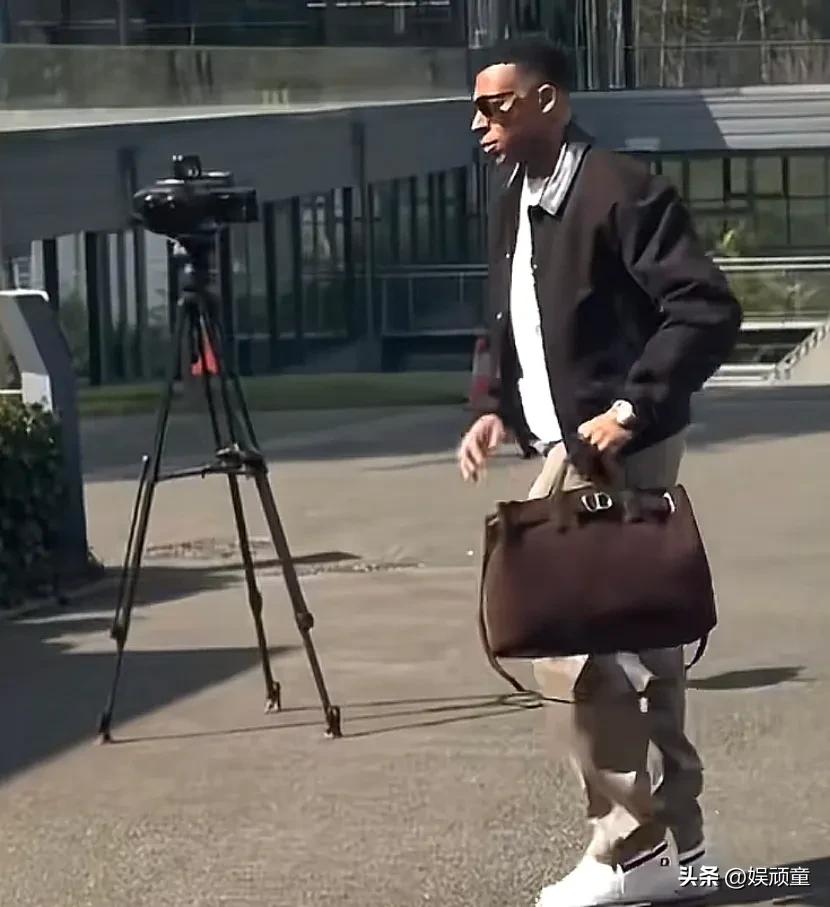 有人说这是2026年最离谱的误诊事件！
罗马诺消息，姆巴佩左膝盖不适，当初扫描是