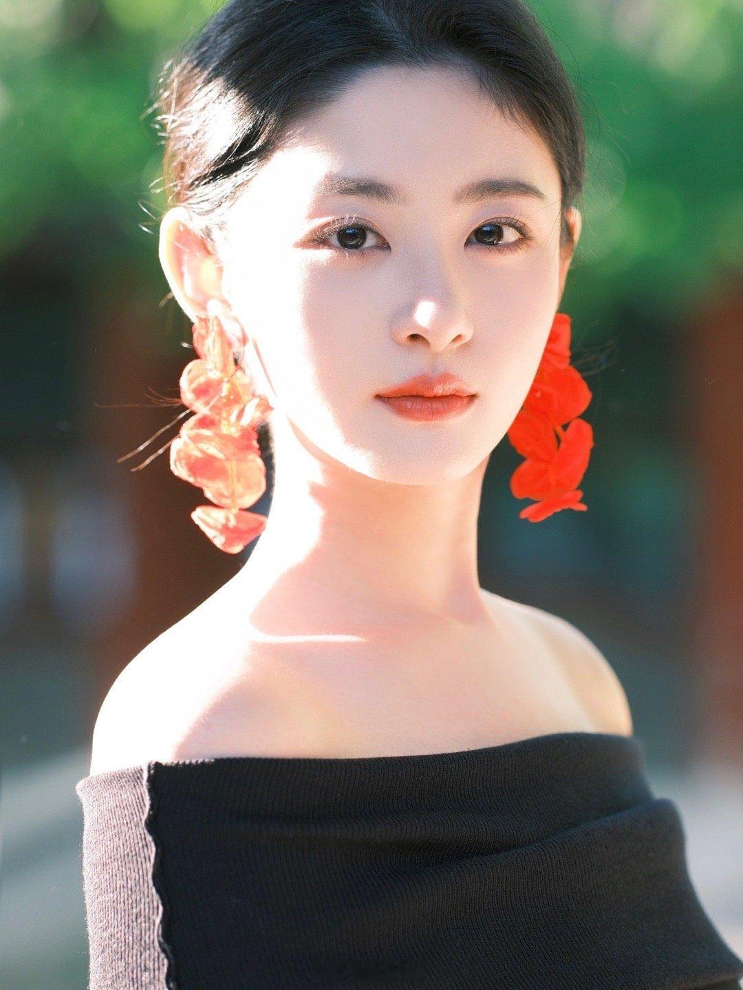 网传赵晴将不出演金吾不禁 有网友爆料赵晴将不出演电视剧《金吾不禁》了，赵晴在电视