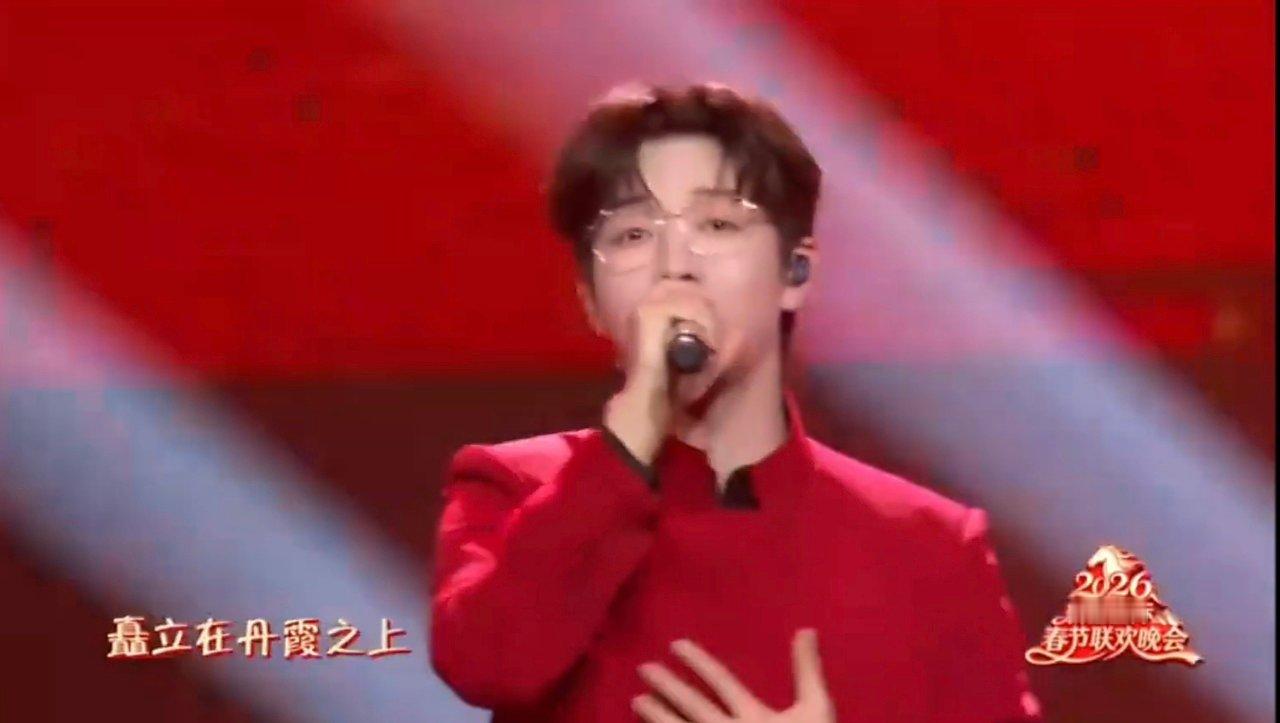 胡夏早安新疆春晚全自助式舞台胡夏早安新疆春晚舞台给我听爽了胡夏和早安在新疆春晚的