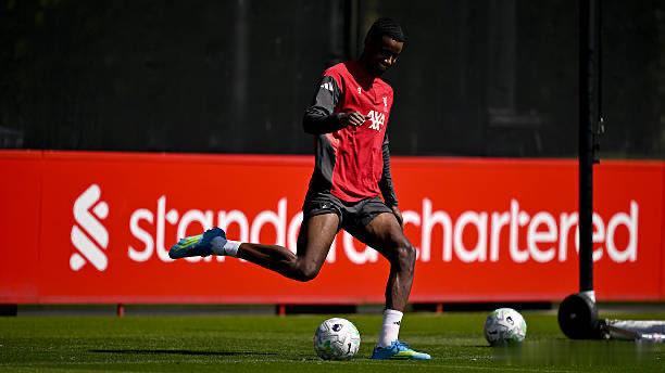 斯洛特谈伊萨克：我很高兴他回来了。他现在恢复到了什么现实程度？你们告诉我吧。我想