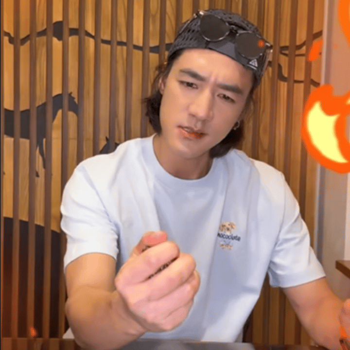 这个点肚子饿的咕噜噜了，饥饿感就是爽明天起来瘦瘦瘦嘻嘻嘻 ​​​