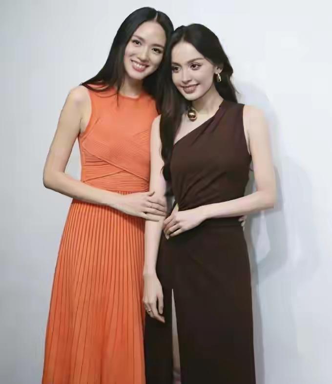 娜扎与她合影也没有优势。张梓琳，1.82身高，颜值完美，模特界天花板。